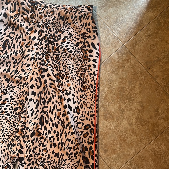 🎉Host Pick🎉 Cheetah-Print Short Pants - Picture 3 of 6